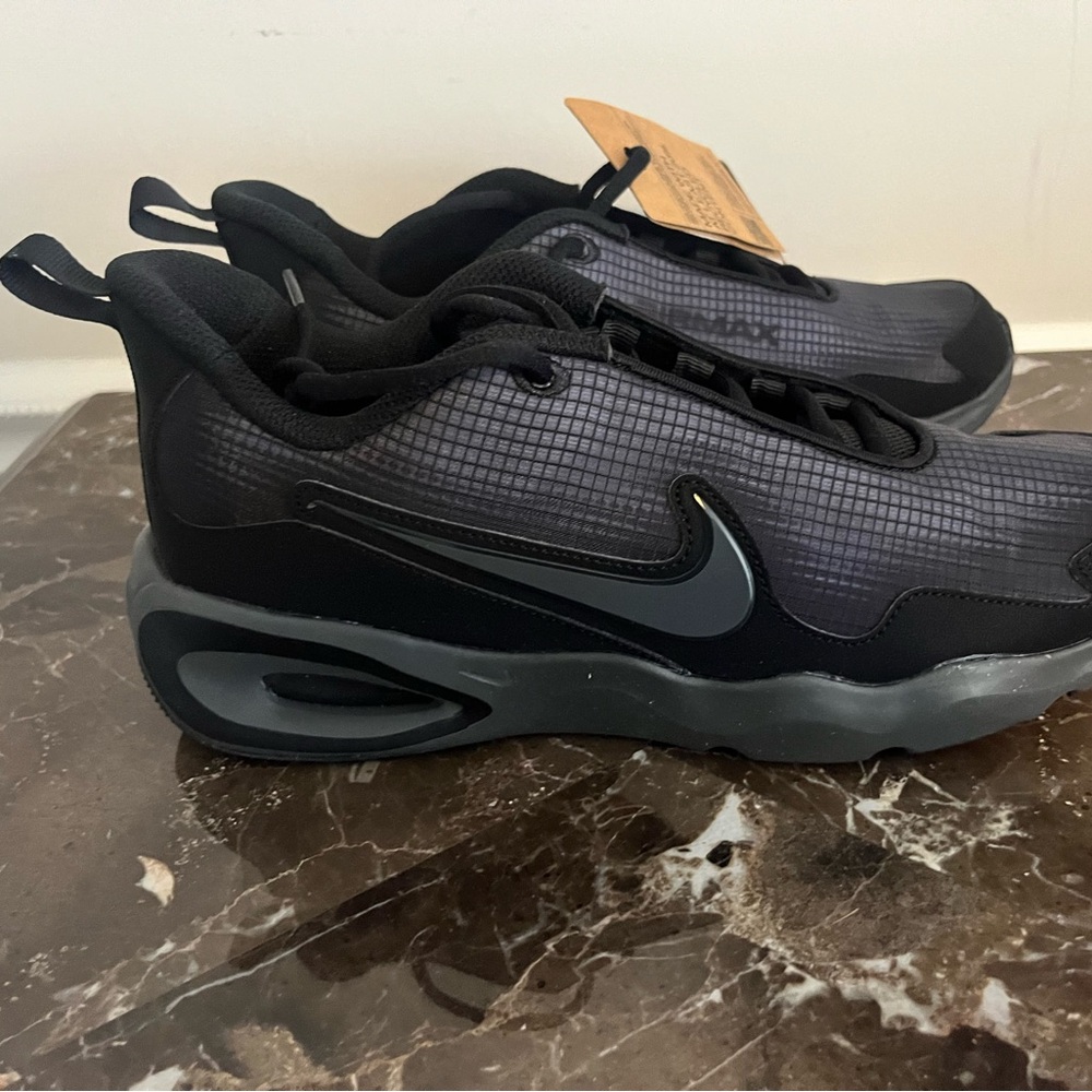 Nike Air Max Nova Big Kid Unisex Running Shoes (Big Kid Youth: 7Y)